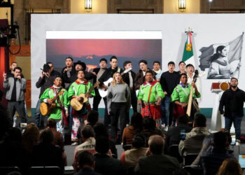 Presidenta Claudia Sheinbaum presenta el himno migrante en homenaje y los paisanos que viven en Estados Unidos