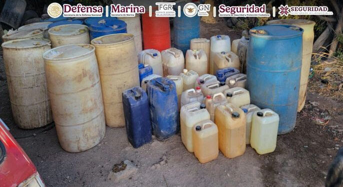 En el estado de Hidalgo, se ejecutaron seis órdenes de cateo en predios utilizados para almacenar hidrocarburo y se detuvo a cinco personas
