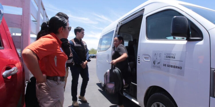 Gobierno de Sonora atiende a personas en situación de movilidad que transitan por la entidad