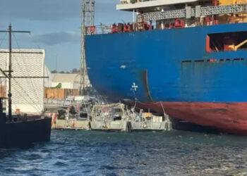 Veracruz: se ‘estampa’ buque