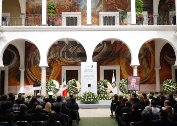 Honra Gobernador Durazo legado del Dr. Samuel Ocaña con homenaje póstumo en Palacio de Gobierno