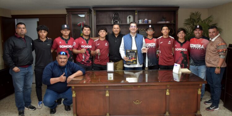 “ESTAMOS MUY ORGULLOSOS DE NUESTROS CAMPEONES”: ELÍAS RETES A JÓVENES SOFTBOLISTAS