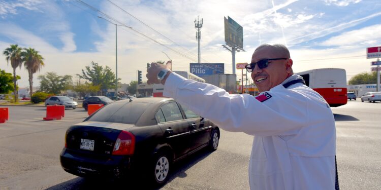 Se registra flujo vehicular en orden en vías alternas en el primer día de obra del proyecto integral de paso desnivel Colosio y Solidaridad