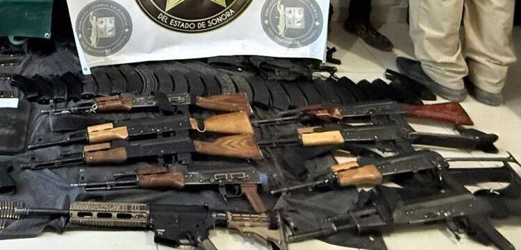 DETIENEN AMIC Y DEFENSA A 11 PERSONAS CON ARMAS EN CABORCA