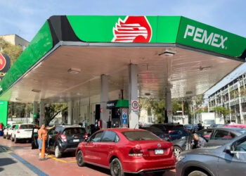 Refrenda Sheinbaum compromiso de no incrementar costo de gasolina