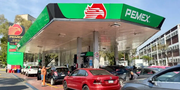 Refrenda Sheinbaum compromiso de no incrementar costo de gasolina
