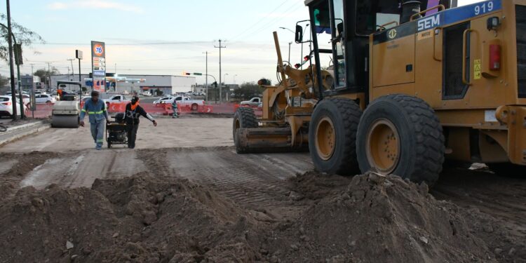 Moderniza Toño Astiazarán cruceros estratégicos de Hermosillo con concreto hidráulico