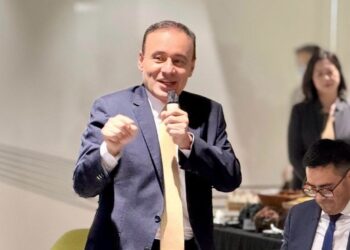 Gobernador Durazo impulsa inversión extranjera para fortalecer industria de electromovilidad