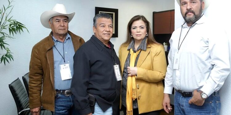 Diputada Gabriela Tapia Fonllem atiende demandas de la Sociedad de Transportistas de Bácum