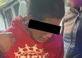 Mujer amenaza con cuchillo a comensales de Starbucks en la Condesa