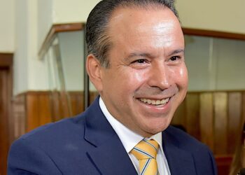 Destaca Toño Astiazarán visión municipalista de Presidenta de la República; se suma a convocatoria de trabajar coordinados en temas de interés de los hermosillenses, como abasto de agua, seguridad, entre otros.