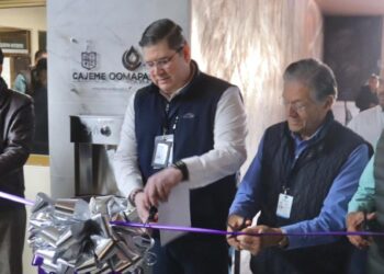 Inaugura Javier Lamarque bebedero público en palacio municipal de Cajeme