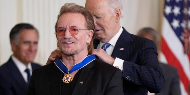 Bono, Messi y Denzel Washington reciben la mayor condecoración civil de EU