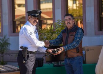 El presidente Javier Lamarque entrega patrullas y equipo a Seguridad Pública