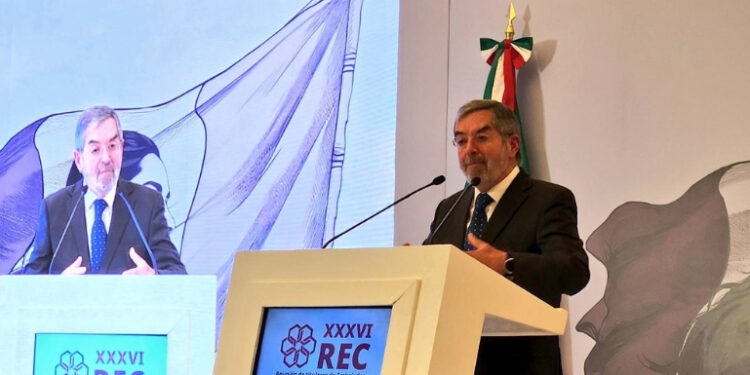 De la Fuente pide a cónsules en EU defender con «toda energía» a los mexicanos