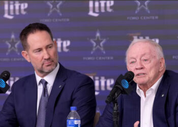 Schottenheimer se adelanta para dirigir a Vaqueros