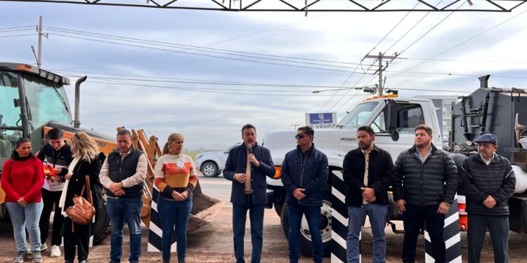 Pone en marcha gobierno de Cajeme obra de señalización y pintura vial en calle california y canal bajo