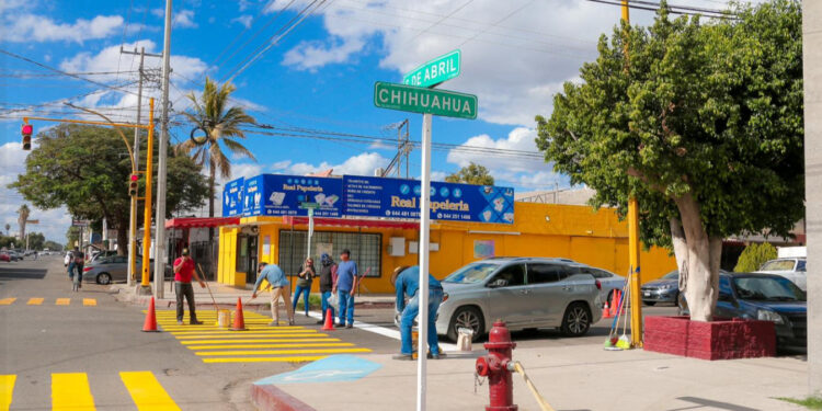 Semaforización Y Señalización Realiza Trabajos De Rehabilitación En El Cruce De Las Calles Chihuahua Y 6 De Abril En Cajeme