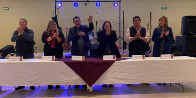 Festeja ayuntamiento a trabajadores de recolección de basura, servicios generales y de intendencia en su día