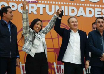 Gobernador Durazo entrega becas, patrullas y equipamiento de seguridad para beneficio del sur del estado