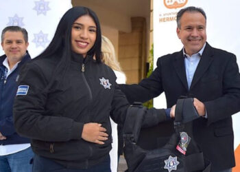 Equipa Toño Astiazarán a Policías Municipales con nuevos vehículos eléctricos y chalecos balísticos