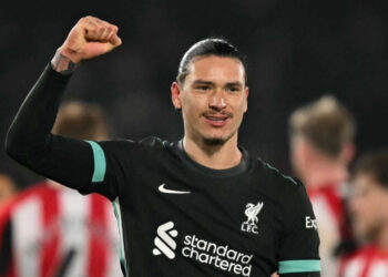 Liverpool retoma senda victoriosa al derrotar 2-0 a Brentford
