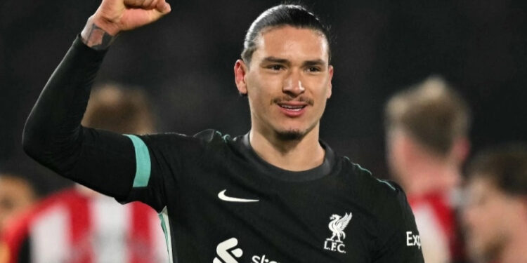 Liverpool retoma senda victoriosa al derrotar 2-0 a Brentford