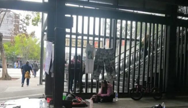 Vuelven vendedoras a la glorieta de Insurgentes tras ser rehabilitada