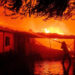 Miles de personas huyen de los incendios descontrolados en Los Ángeles