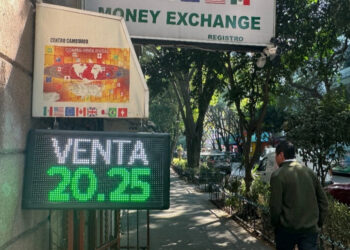 Peso se aprecia 0.28%, a la espera de aranceles de Trump