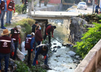 Alcaldesa de Ecatepec anuncia sanciones por tirar basura en barrancas