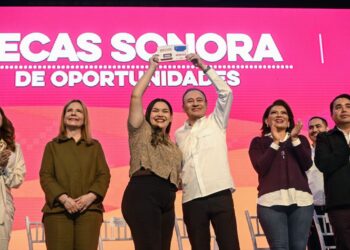 Gobernador Durazo destina presupuesto histórico para 190 mil becas a estudiantes en 2025
