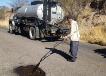 Gobierno de Sonora trabaja en acciones de bacheo y conservación en carreteras del estado