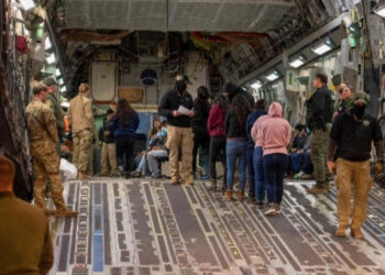EU: a México, un récord de 4 vuelos con deportados en un día