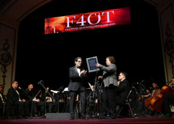 Gobierno de Sonora entrega reconocimiento a la Banda Sinfónica del Estado por su 45.º aniversario