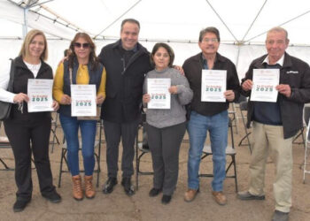 Entrega beneficios Toño Astiazarán a ciudadanos cumplidos con el pago de predial
