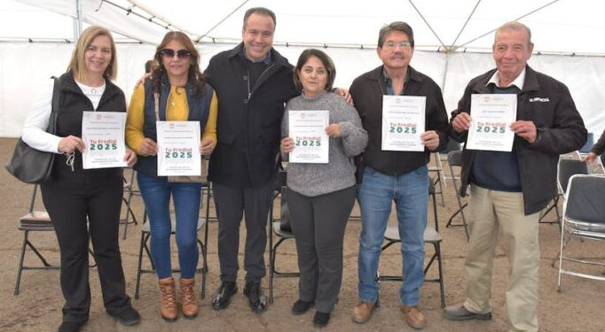 Entrega beneficios Toño Astiazarán a ciudadanos cumplidos con el pago de predial