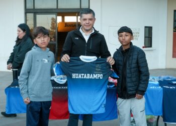 Viajan deportistas y atletas huatabampenses rumbo a la etapa estatal de los Juegos de la CONADE 2025