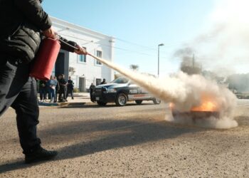 Capacitan a policías de Huatabampo en el Uso Correcto de Extintores
