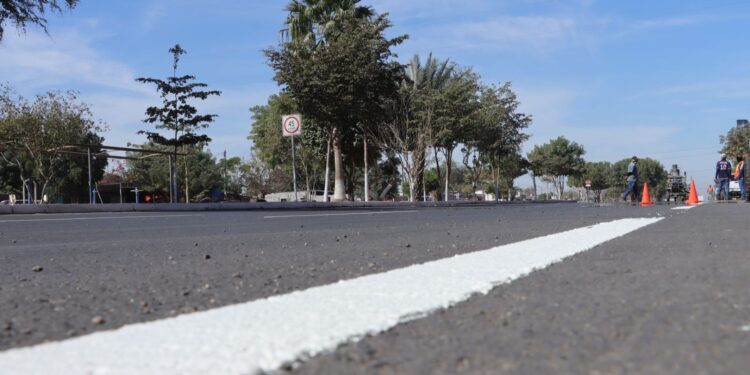 Continúan en Cajeme los trabajos de señalización y pintura vial en calles recién pavimentadas