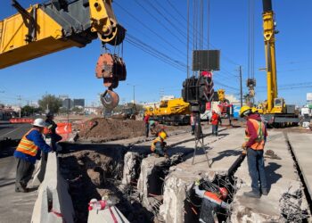 Anuncia Toño Astiazarán dobles turnos laborales en construcción de puente a desnivel Colosio y Solidaridad