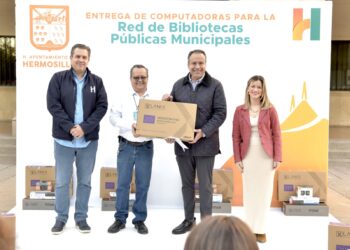 Apoya Toño Astiazarán a red de bibliotecas públicas municipales con entrega de computadoras