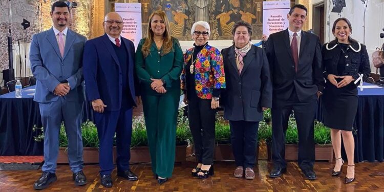 Presente la Dra. Blanca Aurelia Valenzuela en la Primera Reunión Nacional de Directores Generales de los CECyTE