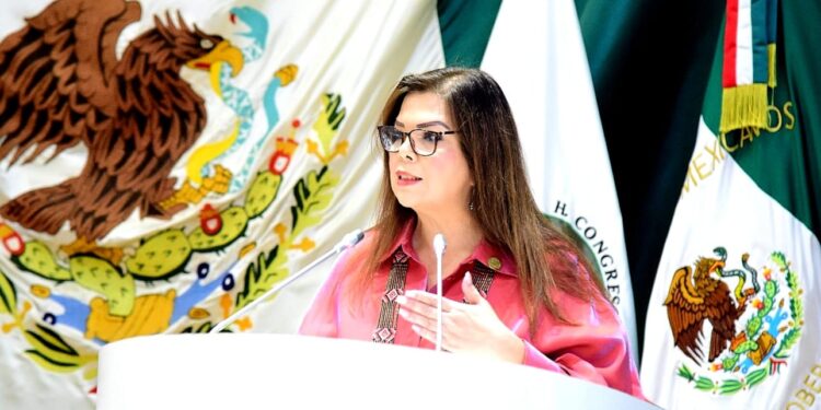 Diputada Gabriela Tapia Fonllem, en el contexto de la promulgación de la Constitución Política de México, presenta iniciativa de reforma de no reelección.
