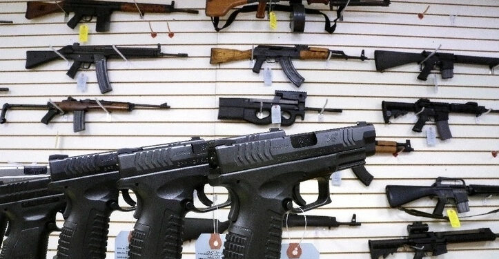 México ampliaría demanda contra armerías si EU declara terroristas a cárteles