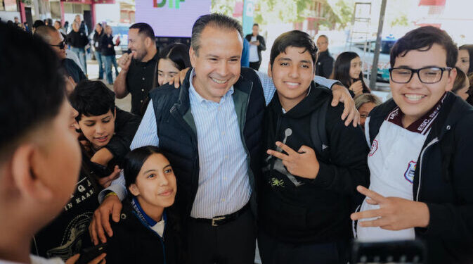 Ayudan Toño Astiazarán y Patty Ruibal a prevenir adicciones en jóvenes con programa “Advertencia DIF”