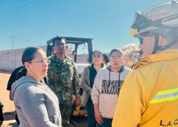 Controlan cuerpos de emergencia el incendio en recicladora.