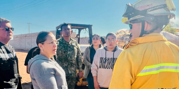Controlan cuerpos de emergencia el incendio en recicladora.