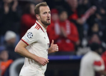 Bayern Munich mantiene dominio de Bundesliga al derrotar 4-3 a Holstein