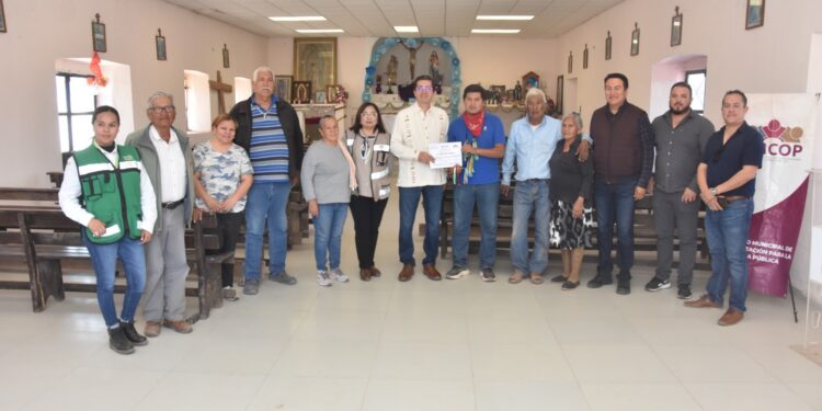 Entrega Elías Retes obras en Iglesia y escuela de BACABACHI